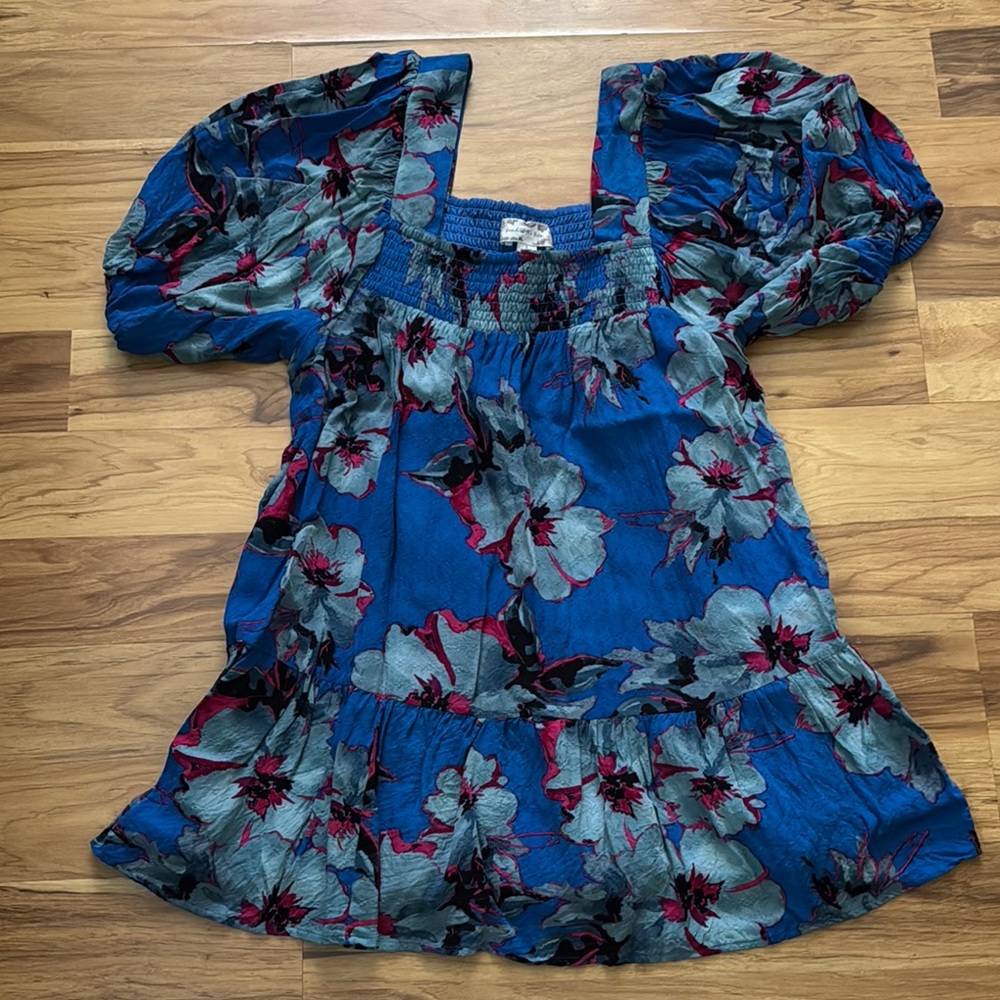 Band of the Free Floral Blue Blouse with Puff Sleeves - Picture 3 of 4